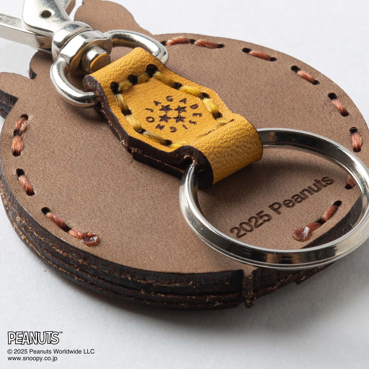 【レア】スヌーピー　キーリング　チャーム　ピーナッツ　レザー　高級感　75周年 COACH】コーチ スヌーピー キーホルダー ピーナッツ コラボ